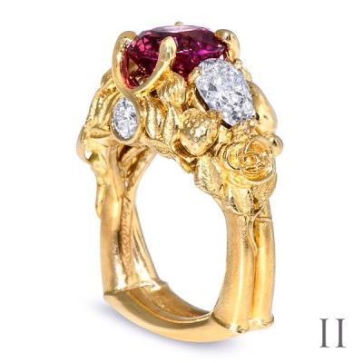 18 ct Gold Ring Oval-Shaped Padparadscha Sapphire Pear-Shaped Diamonds