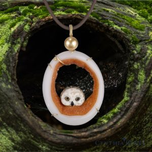 Owl pendant in 18 karat yellow gold featuring owlet handcarved of white petrified palm inside a natural druzy quartz slice, combined with 11.8 mm golden South Sea pearl; accented by one yellow diamond