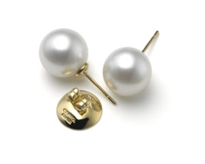 The Pearl Stud is the foundation of our Progressive Pearl™ jewelry wardrobing system, with a removable 18-karat yellow gold post that can be interchanged with our Diamond Drop Attachments for wear as drops and/or worn with our other pearl earring Enhancers.