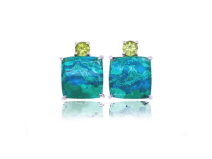 Gia earrings in 18 karat white gold featuring natural Chrysocolla-Malachite accented by a pair of shining Peridot. 