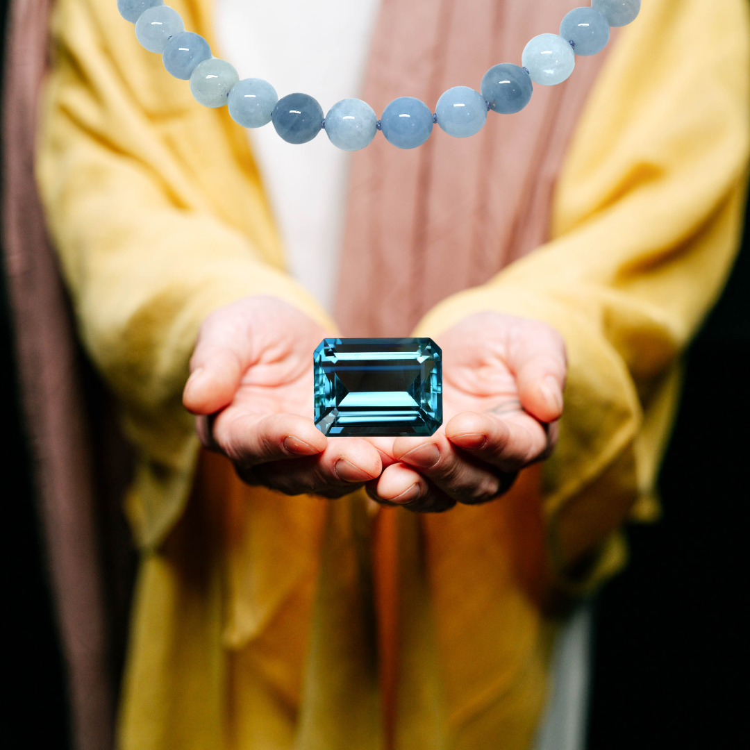 Photo 19: Aquamarine’s blue can contrast well with lighter, borderline neutral clothing. 